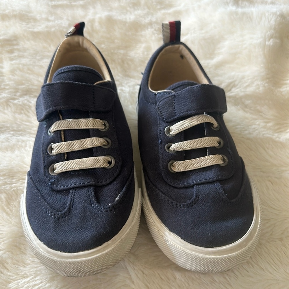 Toddler Old Navy sneakers